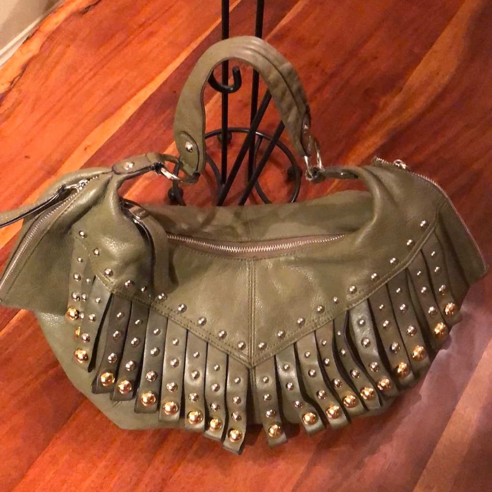 💚 On-Trend FW2026💚
B. Makowsky- Fringed & Studded, Olive Green Leather Handbag.